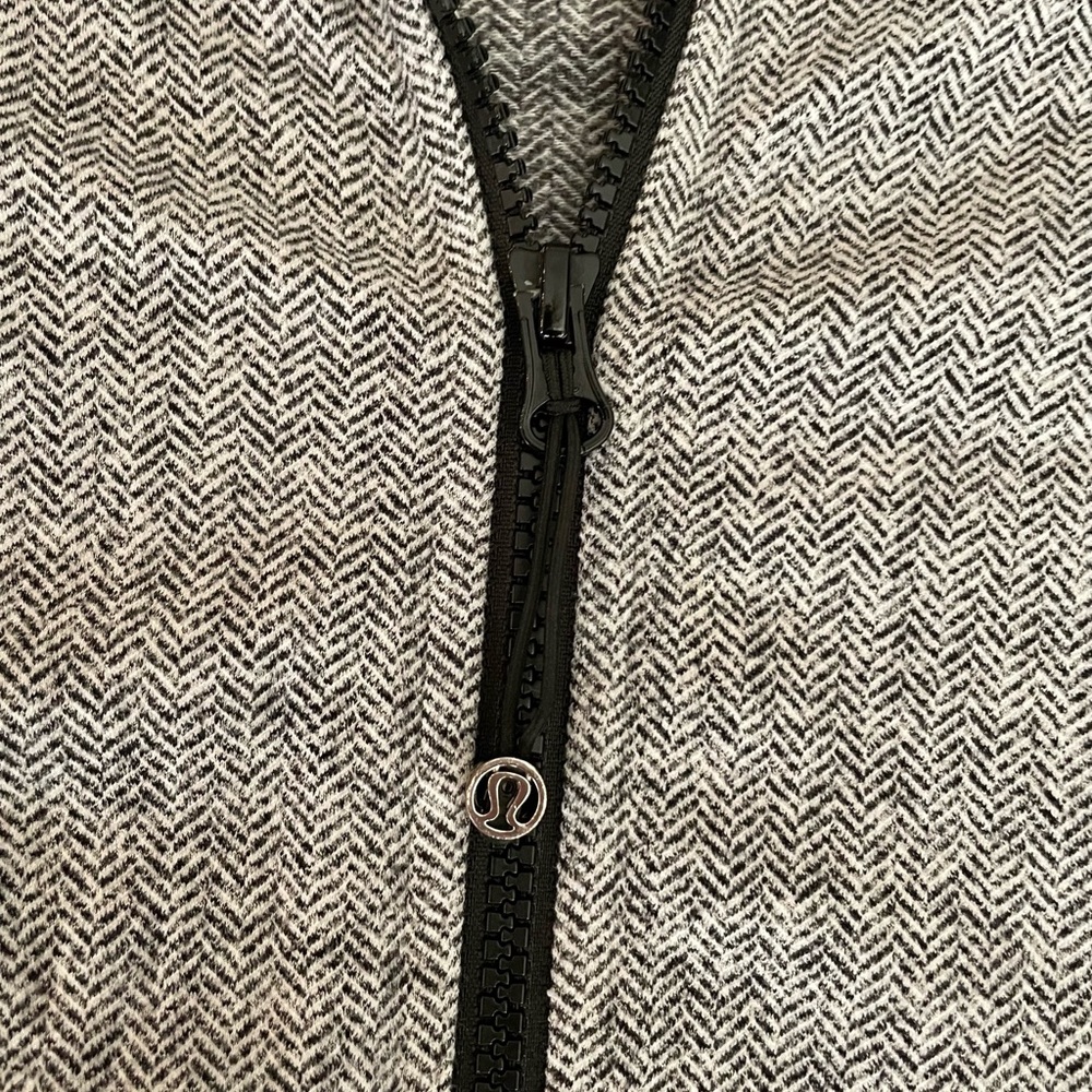 🖤 Lululemon Jacket 🖤 - Picture 4 of 8